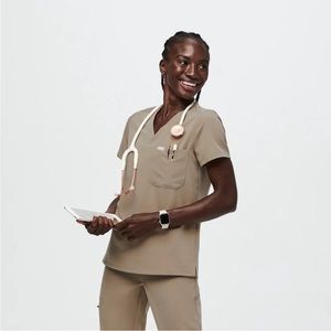 XXS Figs Catarina One Pocket Scrub Top (Latte)